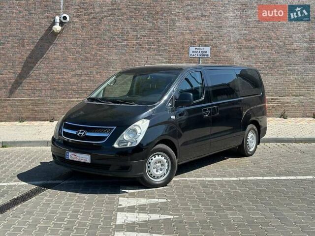 Черный Хендай H-1, объемом двигателя 2.5 л и пробегом 136 тыс. км за 11700 $, фото 2 на Automoto.ua