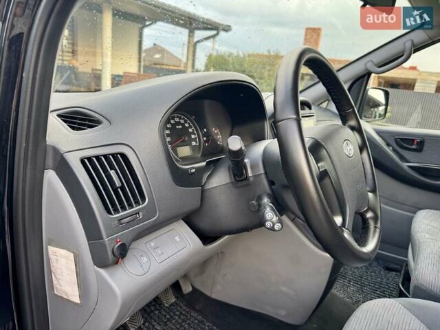 Черный Хендай H-1, объемом двигателя 2.5 л и пробегом 239 тыс. км за 12450 $, фото 16 на Automoto.ua