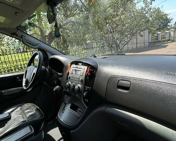 Черный Хендай H-1, объемом двигателя 2.5 л и пробегом 331 тыс. км за 14400 $, фото 18 на Automoto.ua