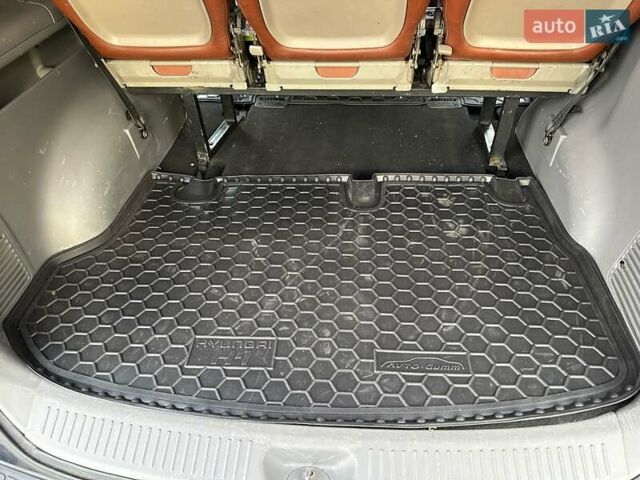 Черный Хендай H-1, объемом двигателя 2.5 л и пробегом 330 тыс. км за 5500 $, фото 5 на Automoto.ua