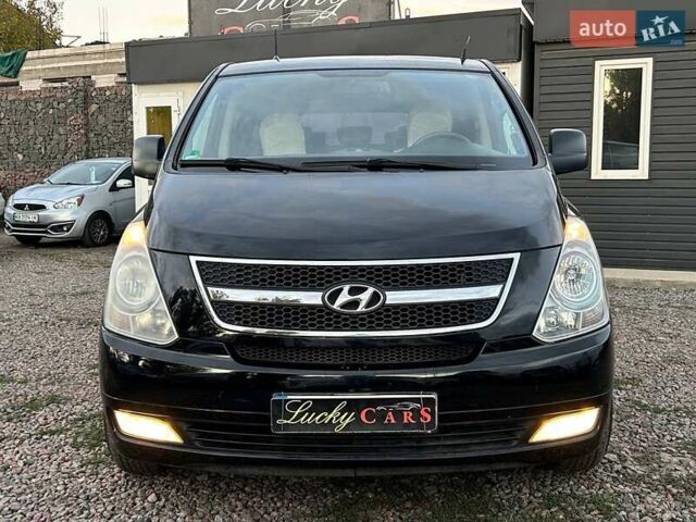 Чорний Хендай H-1, об'ємом двигуна 2.5 л та пробігом 268 тис. км за 13300 $, фото 1 на Automoto.ua