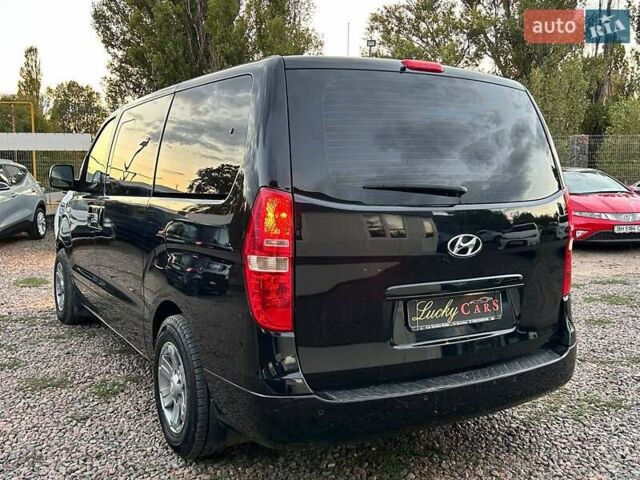 Чорний Хендай H-1, об'ємом двигуна 2.5 л та пробігом 268 тис. км за 13300 $, фото 6 на Automoto.ua