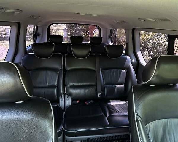 Черный Хендай H-1, объемом двигателя 2.5 л и пробегом 331 тыс. км за 14400 $, фото 15 на Automoto.ua