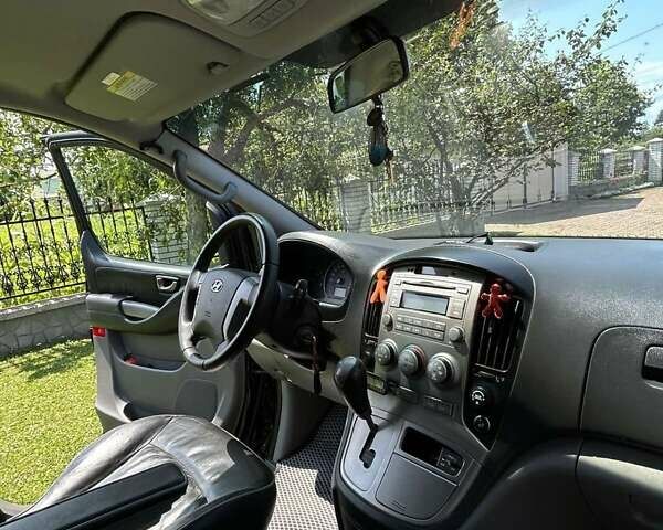 Черный Хендай H-1, объемом двигателя 2.5 л и пробегом 331 тыс. км за 14400 $, фото 10 на Automoto.ua