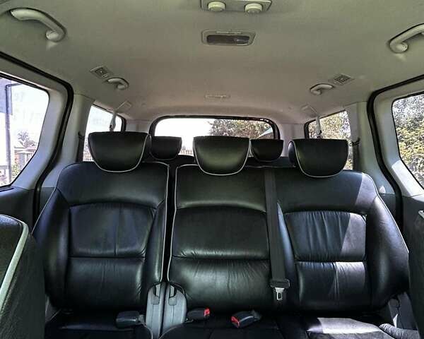 Черный Хендай H-1, объемом двигателя 2.5 л и пробегом 331 тыс. км за 14400 $, фото 16 на Automoto.ua