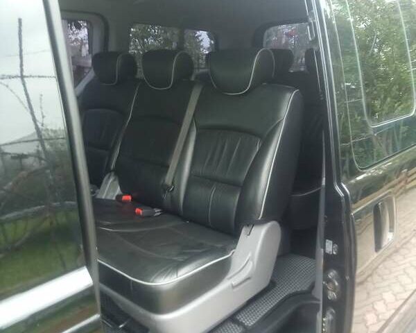 Черный Хендай H-1, объемом двигателя 2.5 л и пробегом 331 тыс. км за 14400 $, фото 40 на Automoto.ua