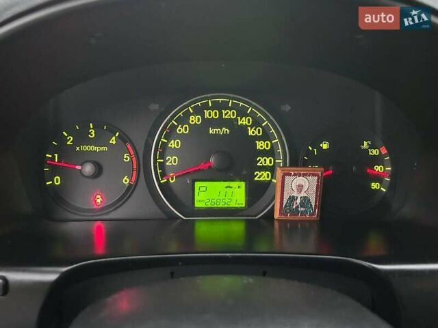 Чорний Хендай H-1, об'ємом двигуна 2.5 л та пробігом 268 тис. км за 13300 $, фото 15 на Automoto.ua