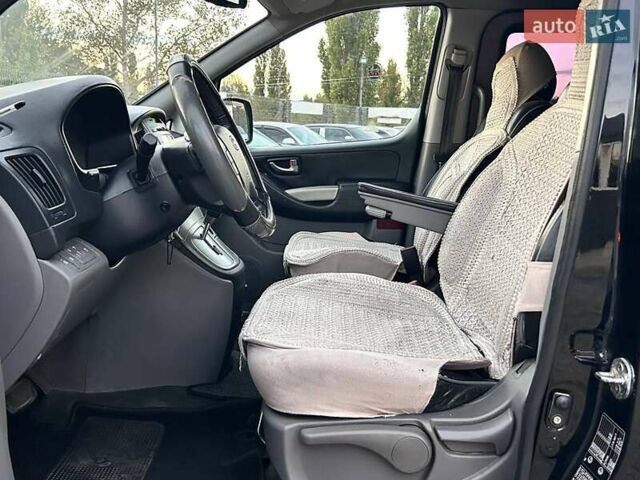 Чорний Хендай H-1, об'ємом двигуна 2.5 л та пробігом 268 тис. км за 13300 $, фото 11 на Automoto.ua