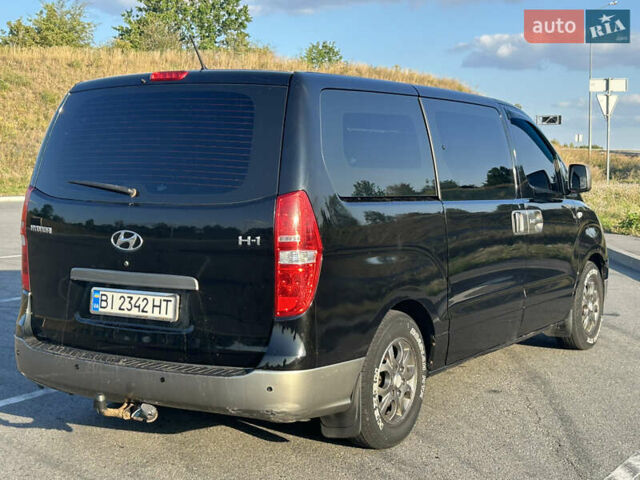 Черный Хендай H-1, объемом двигателя 2.5 л и пробегом 288 тыс. км за 16000 $, фото 3 на Automoto.ua