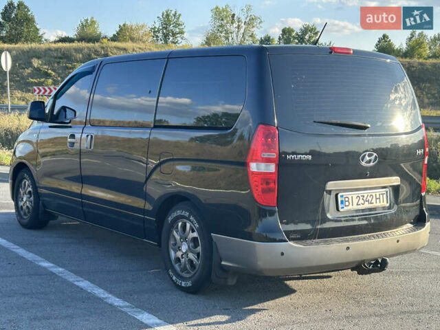 Черный Хендай H-1, объемом двигателя 2.5 л и пробегом 288 тыс. км за 16000 $, фото 2 на Automoto.ua