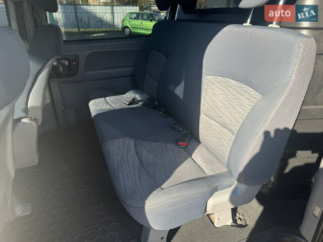 Черный Хендай H-1, объемом двигателя 2.5 л и пробегом 295 тыс. км за 15500 $, фото 7 на Automoto.ua