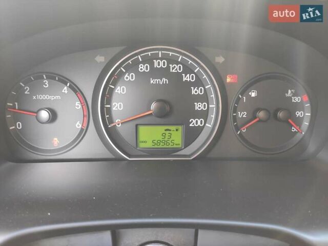 Чорний Хендай H-1, об'ємом двигуна 2.5 л та пробігом 59 тис. км за 16900 $, фото 16 на Automoto.ua