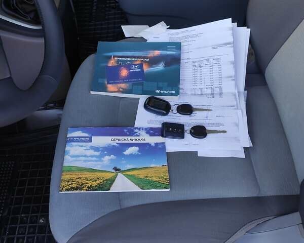 Чорний Хендай H-1, об'ємом двигуна 2.5 л та пробігом 59 тис. км за 16900 $, фото 20 на Automoto.ua