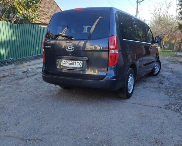 Чорний Хендай H-1, об'ємом двигуна 2.5 л та пробігом 59 тис. км за 16900 $, фото 6 на Automoto.ua