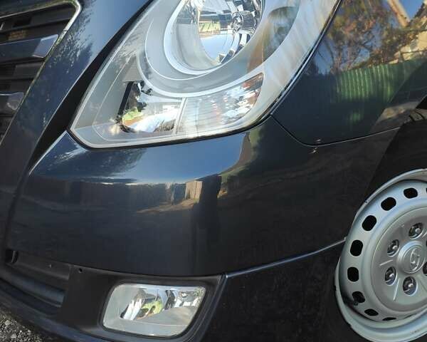 Чорний Хендай H-1, об'ємом двигуна 2.5 л та пробігом 59 тис. км за 16900 $, фото 1 на Automoto.ua