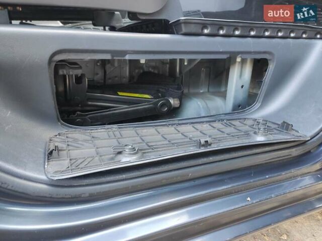 Чорний Хендай H-1, об'ємом двигуна 2.5 л та пробігом 59 тис. км за 16900 $, фото 10 на Automoto.ua