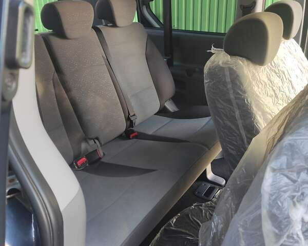 Чорний Хендай H-1, об'ємом двигуна 2.5 л та пробігом 59 тис. км за 16900 $, фото 12 на Automoto.ua