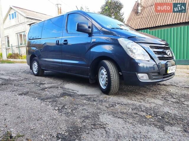 Чорний Хендай H-1, об'ємом двигуна 2.5 л та пробігом 59 тис. км за 16900 $, фото 9 на Automoto.ua