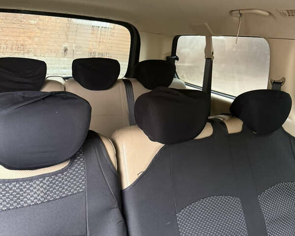 Черный Хендай H-1, объемом двигателя 2.5 л и пробегом 240 тыс. км за 16800 $, фото 7 на Automoto.ua
