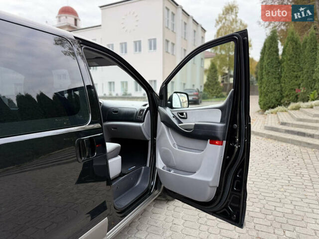 Черный Хендай H-1, объемом двигателя 2.5 л и пробегом 239 тыс. км за 17599 $, фото 85 на Automoto.ua