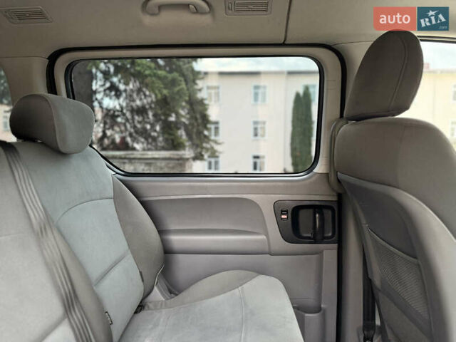 Черный Хендай H-1, объемом двигателя 2.5 л и пробегом 239 тыс. км за 17599 $, фото 98 на Automoto.ua