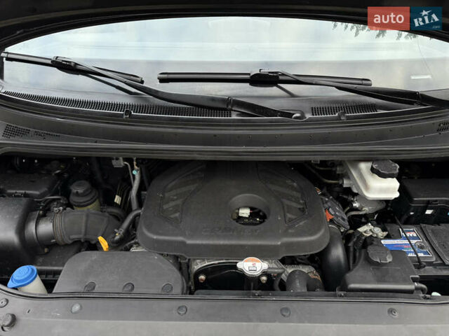Черный Хендай H-1, объемом двигателя 2.5 л и пробегом 239 тыс. км за 17599 $, фото 114 на Automoto.ua