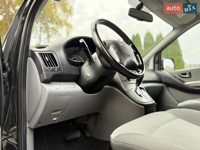 Черный Хендай H-1, объемом двигателя 2.5 л и пробегом 239 тыс. км за 17599 $, фото 84 на Automoto.ua