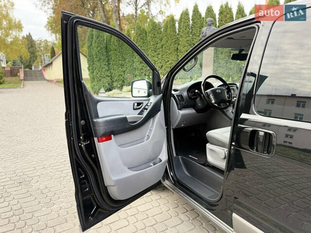 Черный Хендай H-1, объемом двигателя 2.5 л и пробегом 239 тыс. км за 17599 $, фото 72 на Automoto.ua