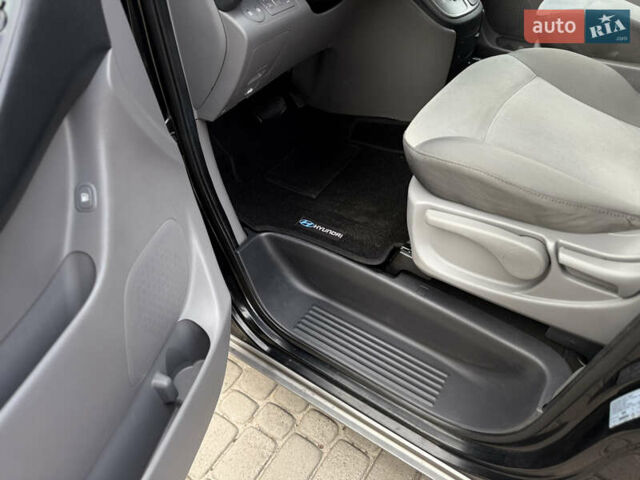 Черный Хендай H-1, объемом двигателя 2.5 л и пробегом 239 тыс. км за 17599 $, фото 77 на Automoto.ua