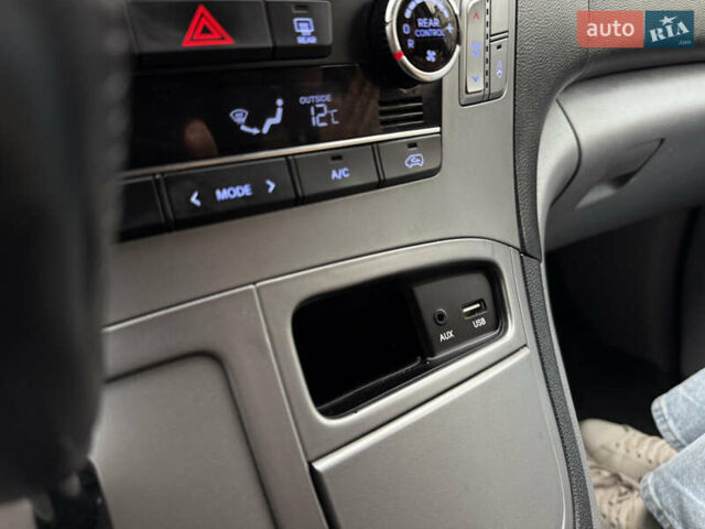 Черный Хендай H-1, объемом двигателя 2.5 л и пробегом 239 тыс. км за 17599 $, фото 117 на Automoto.ua