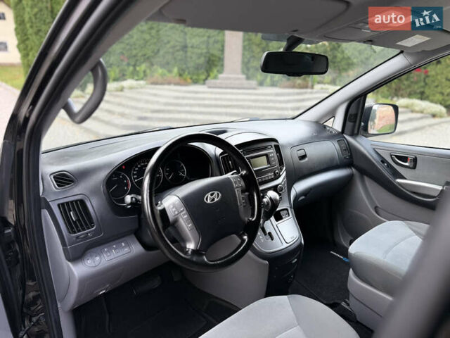 Черный Хендай H-1, объемом двигателя 2.5 л и пробегом 238 тыс. км за 17999 $, фото 77 на Automoto.ua