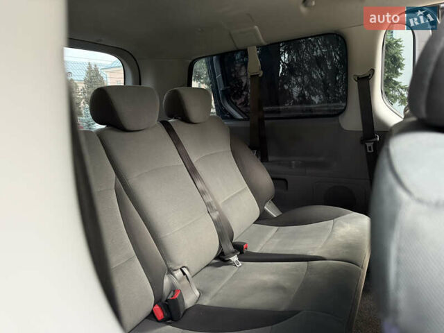 Черный Хендай H-1, объемом двигателя 2.5 л и пробегом 238 тыс. км за 17999 $, фото 64 на Automoto.ua