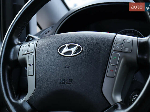 Черный Хендай H-1, объемом двигателя 2.5 л и пробегом 239 тыс. км за 17599 $, фото 131 на Automoto.ua