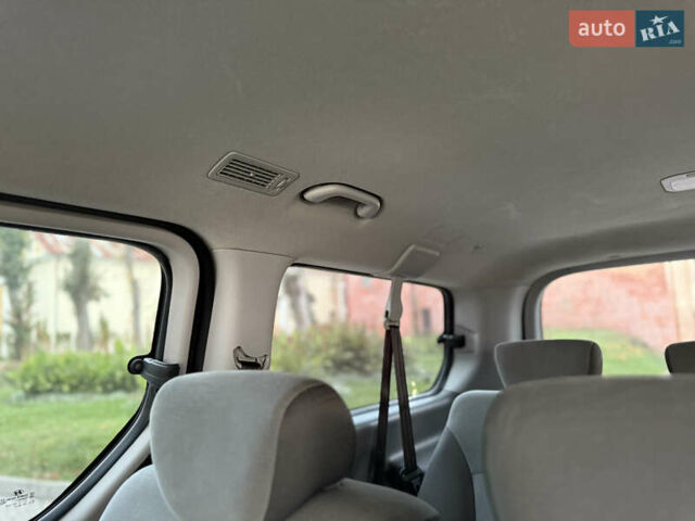 Черный Хендай H-1, объемом двигателя 2.5 л и пробегом 239 тыс. км за 17599 $, фото 109 на Automoto.ua