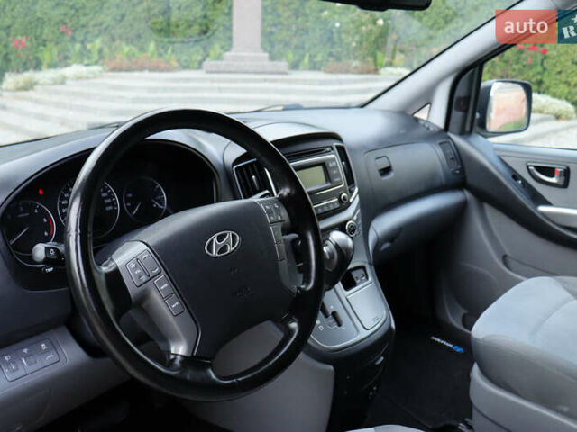 Черный Хендай H-1, объемом двигателя 2.5 л и пробегом 239 тыс. км за 17599 $, фото 128 на Automoto.ua