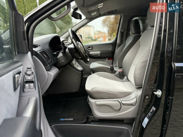 Черный Хендай H-1, объемом двигателя 2.5 л и пробегом 238 тыс. км за 17999 $, фото 72 на Automoto.ua