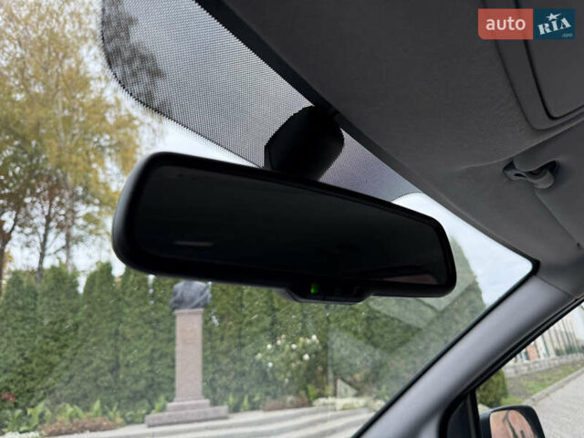 Черный Хендай H-1, объемом двигателя 2.5 л и пробегом 239 тыс. км за 17599 $, фото 119 на Automoto.ua