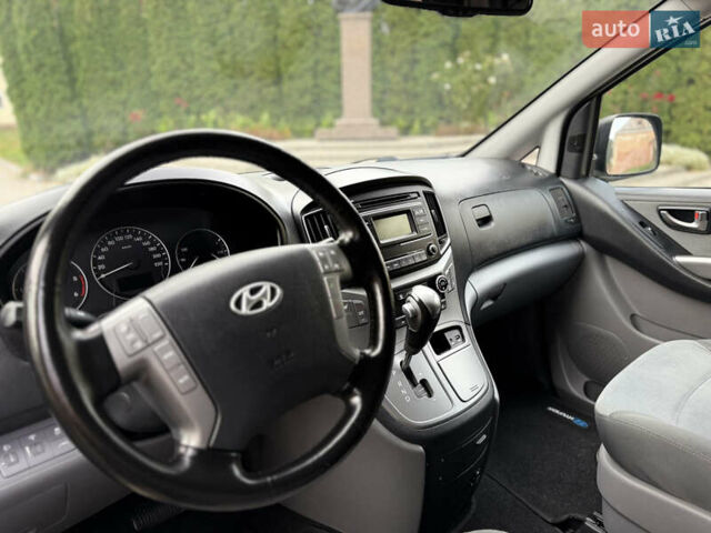 Черный Хендай H-1, объемом двигателя 2.5 л и пробегом 239 тыс. км за 17599 $, фото 83 на Automoto.ua