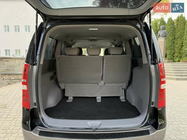 Черный Хендай H-1, объемом двигателя 2.5 л и пробегом 239 тыс. км за 17599 $, фото 49 на Automoto.ua