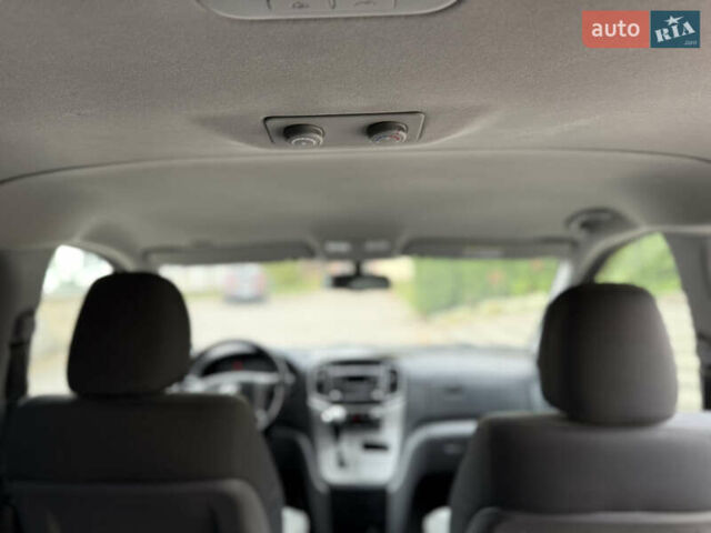 Черный Хендай H-1, объемом двигателя 2.5 л и пробегом 239 тыс. км за 17599 $, фото 102 на Automoto.ua