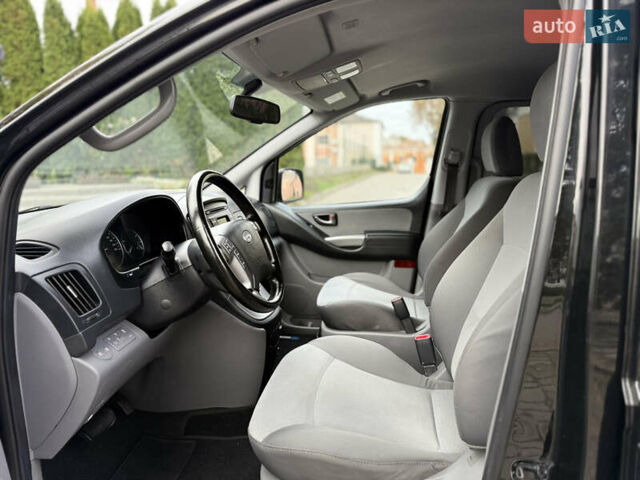 Черный Хендай H-1, объемом двигателя 2.5 л и пробегом 239 тыс. км за 17599 $, фото 80 на Automoto.ua