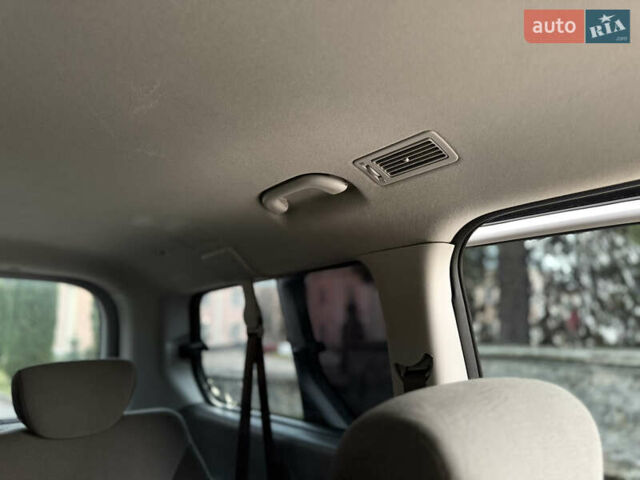 Черный Хендай H-1, объемом двигателя 2.5 л и пробегом 239 тыс. км за 17599 $, фото 110 на Automoto.ua