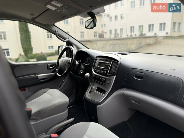 Черный Хендай H-1, объемом двигателя 2.5 л и пробегом 239 тыс. км за 17599 $, фото 90 на Automoto.ua