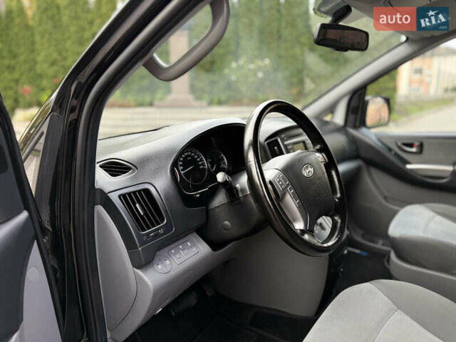 Черный Хендай H-1, объемом двигателя 2.5 л и пробегом 238 тыс. км за 17999 $, фото 74 на Automoto.ua