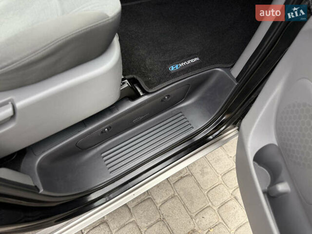 Черный Хендай H-1, объемом двигателя 2.5 л и пробегом 239 тыс. км за 17599 $, фото 87 на Automoto.ua