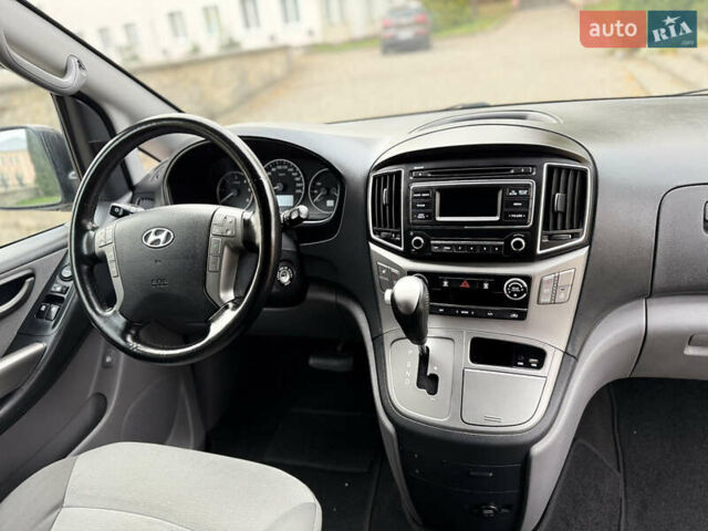 Черный Хендай H-1, объемом двигателя 2.5 л и пробегом 239 тыс. км за 17599 $, фото 95 на Automoto.ua