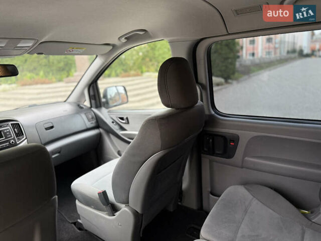 Черный Хендай H-1, объемом двигателя 2.5 л и пробегом 239 тыс. км за 17599 $, фото 108 на Automoto.ua