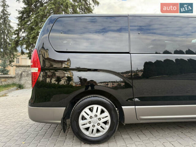 Черный Хендай H-1, объемом двигателя 2.5 л и пробегом 238 тыс. км за 17999 $, фото 37 на Automoto.ua