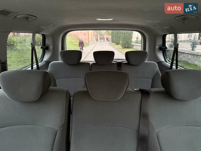 Черный Хендай H-1, объемом двигателя 2.5 л и пробегом 239 тыс. км за 17599 $, фото 122 на Automoto.ua