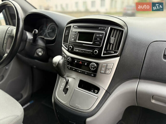 Черный Хендай H-1, объемом двигателя 2.5 л и пробегом 239 тыс. км за 17599 $, фото 93 на Automoto.ua